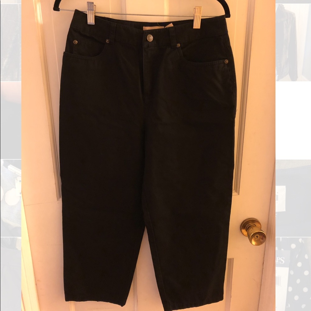 Women’s black Capri business pants